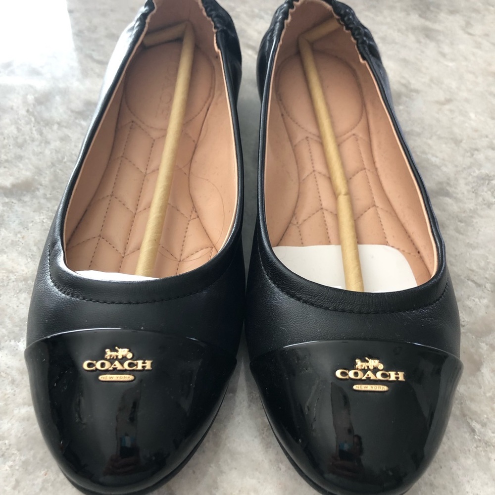 Coach New York Women’s flats size 8 1/2. Run small, fit like a size 8. Worn once - Picture 3 of 5